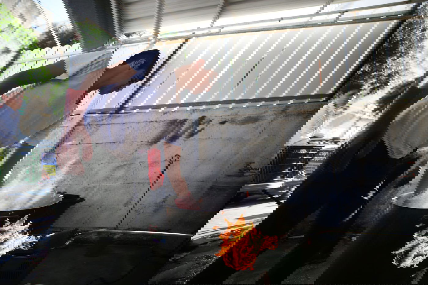 ערב פסח: כך מגעילים כלים בטבריה • צפו