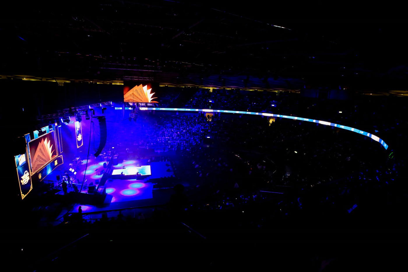 החב"דניקים מילאו את נוקיה ביום הולדתו של הרבי מליובאוויטש‬