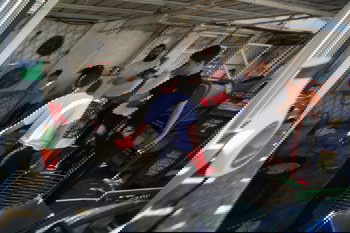 ערב פסח: כך מגעילים כלים בטבריה • צפו