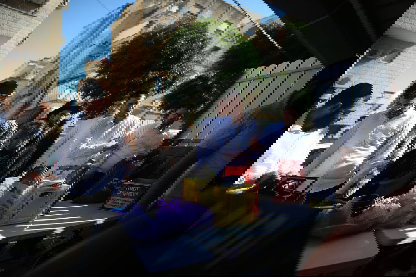 ערב פסח: כך מגעילים כלים בטבריה • צפו