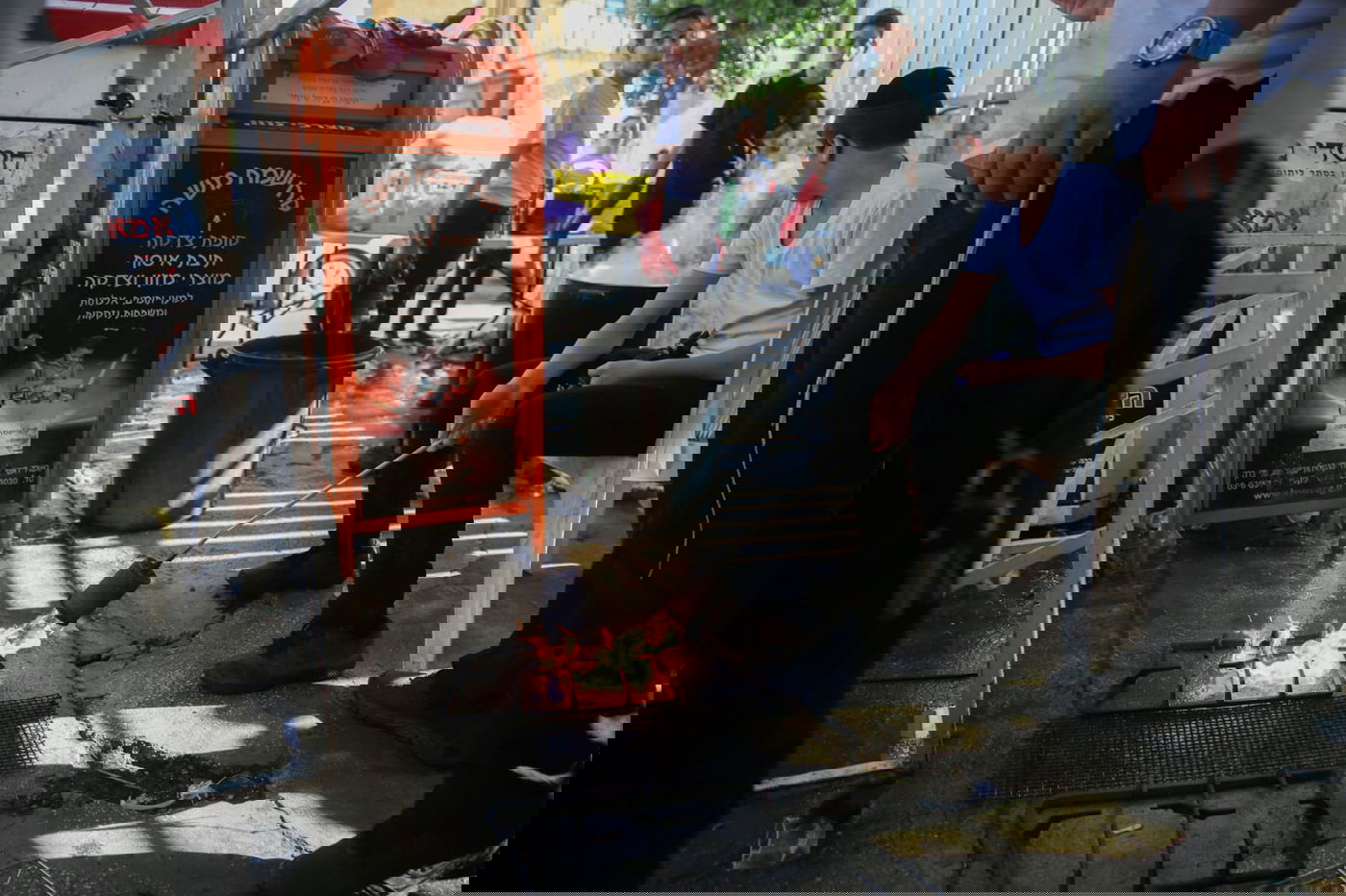 ערב פסח: כך מגעילים כלים בטבריה • צפו