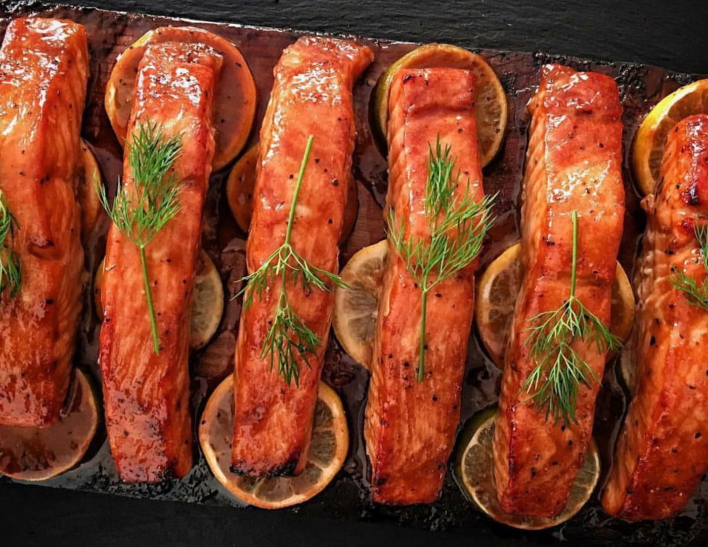 סלמון אפוי ברוטב לימון פיקנטי