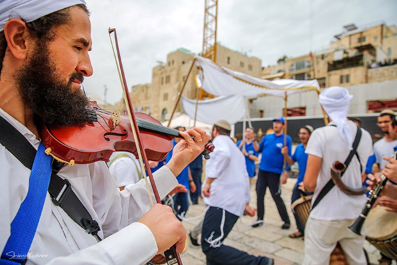 117 נערים חגגו בר מצווה באירוע לרגל יום הולדת 117 לרבי מליובאוויטש