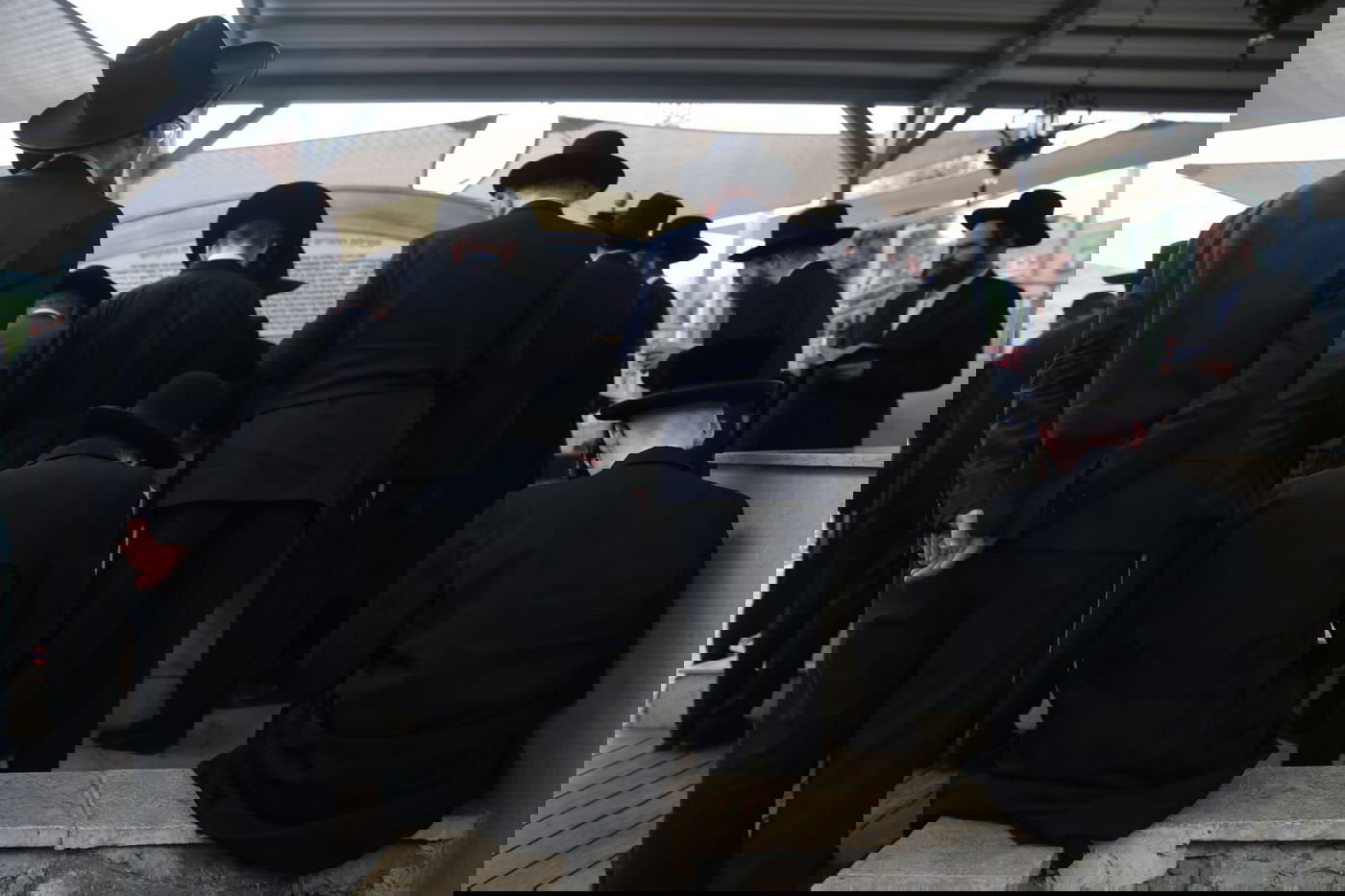 מאות עולים לקברו של השל"ה הקדוש • צפו