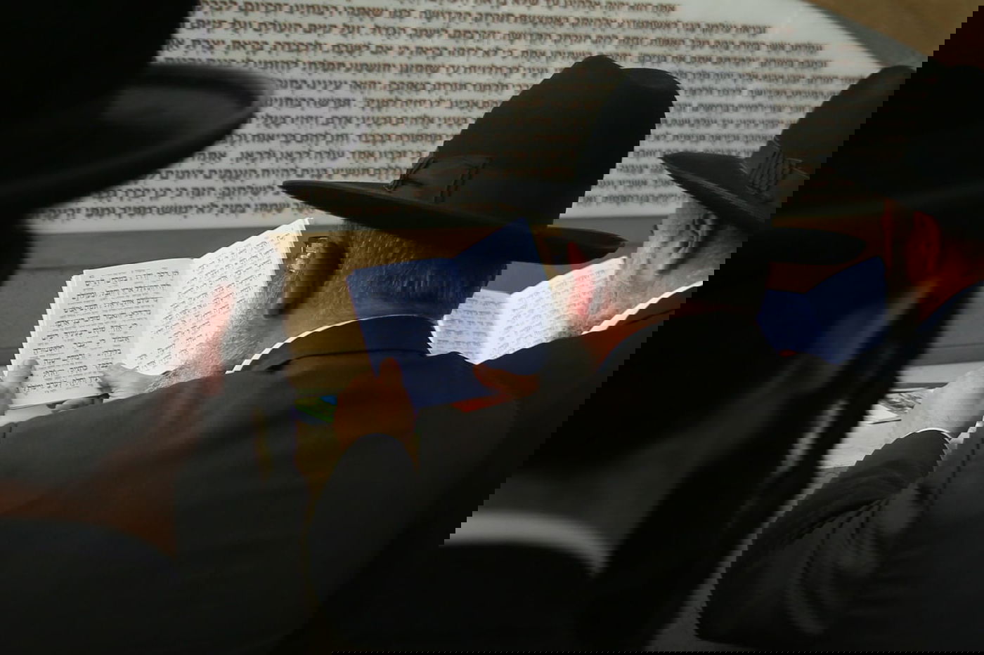 מאות עולים לקברו של השל"ה הקדוש • צפו