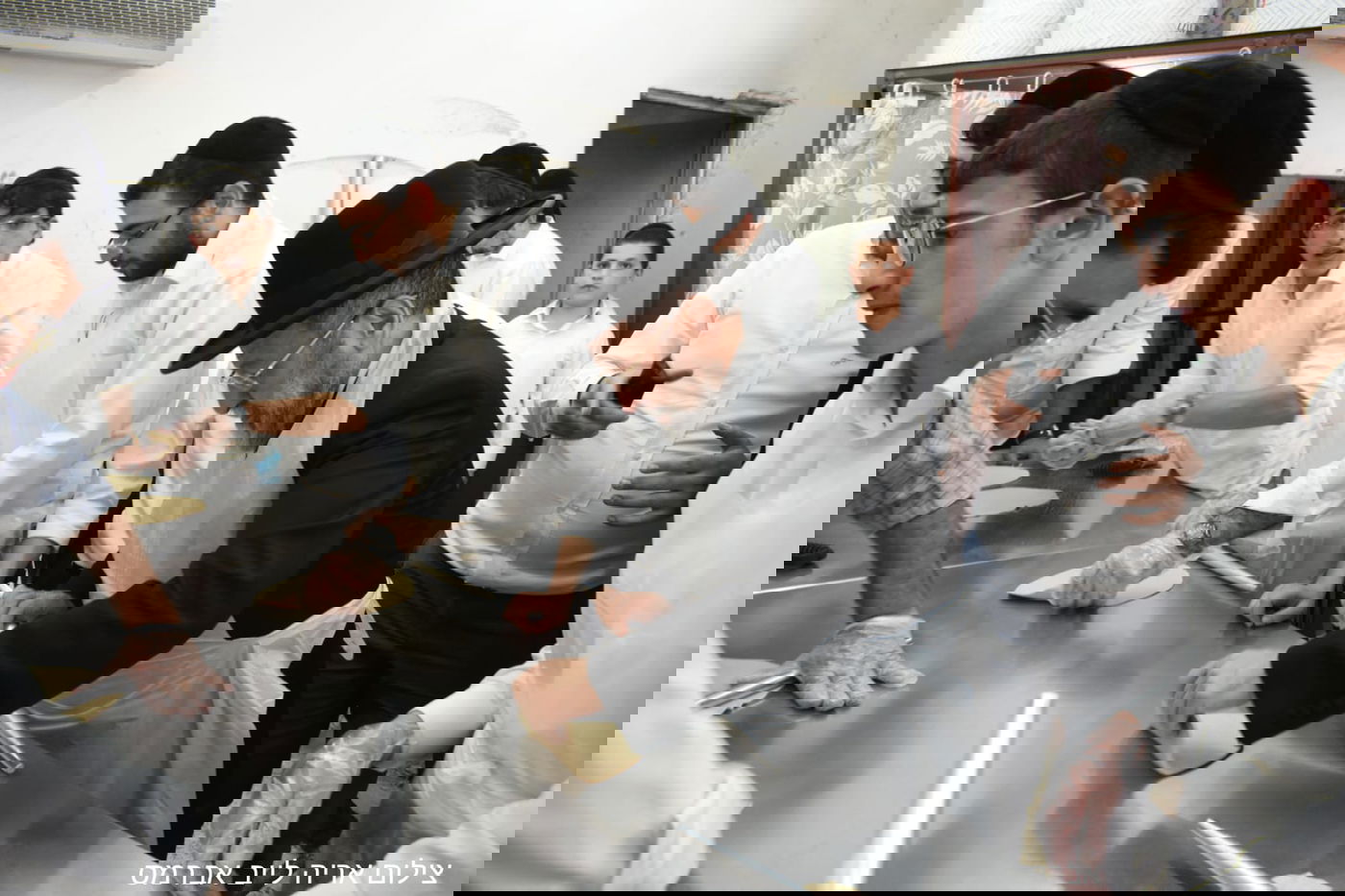 'שושנים לדוד': הראב"ד באפיית מצות יד