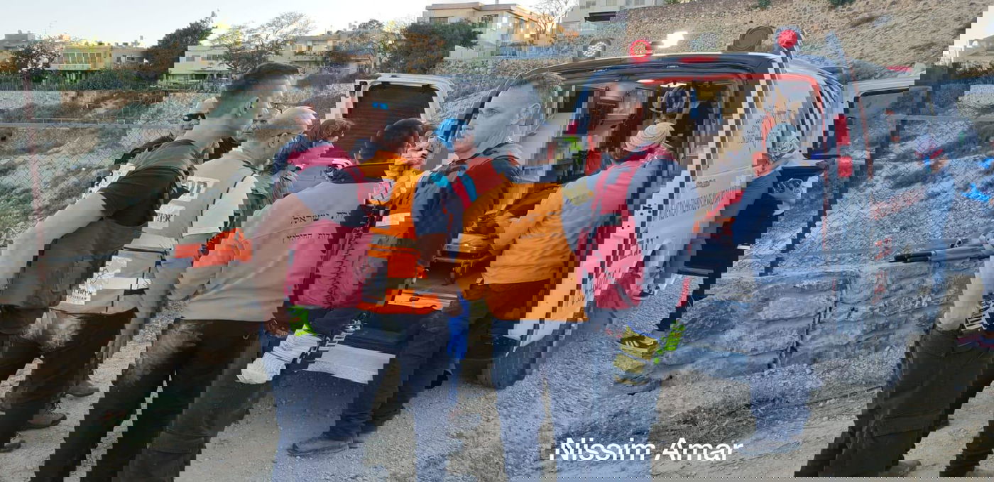 קשיש התדרדר עם קלנועית לוואדי בערד - וחולץ