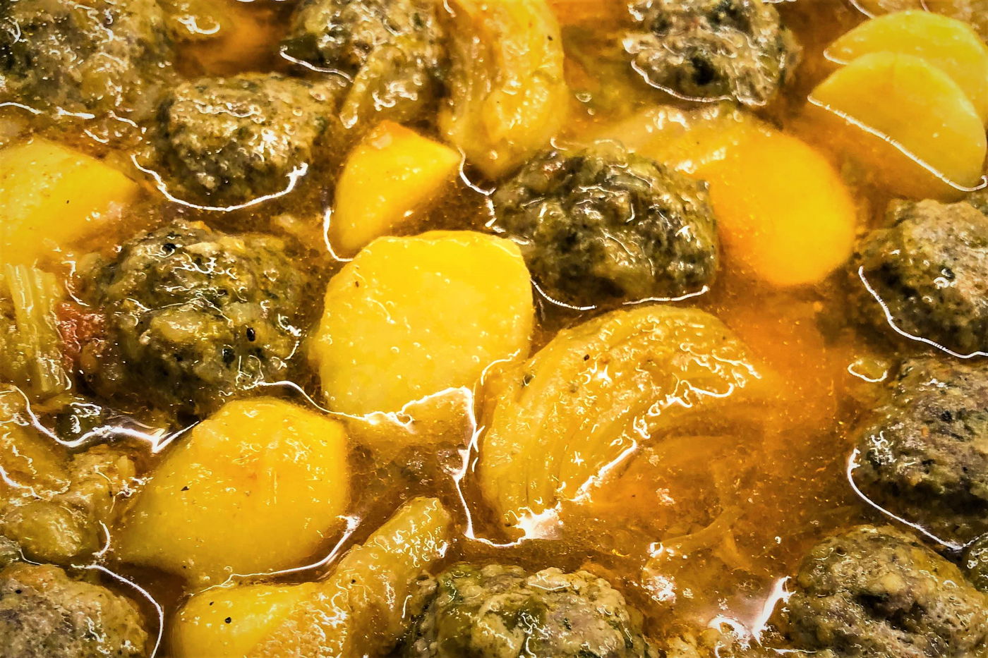 קציצות בקר בשומר ותפוחי אדמה