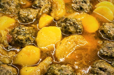 קציצות בקר בשומר ותפוחי אדמה