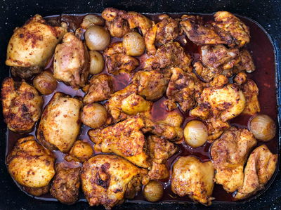 פרגיות ברוטב צ'ילי ובצלצלים