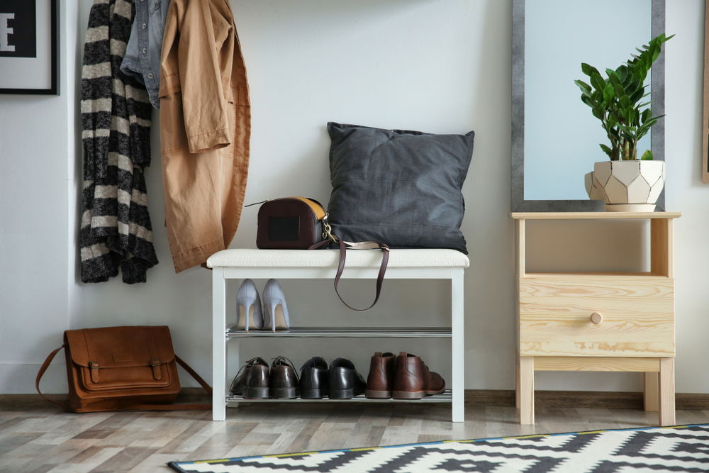 האם זה בסדר לבקש מאורחים לחלוץ נעליים לפני הכניסה לבית?