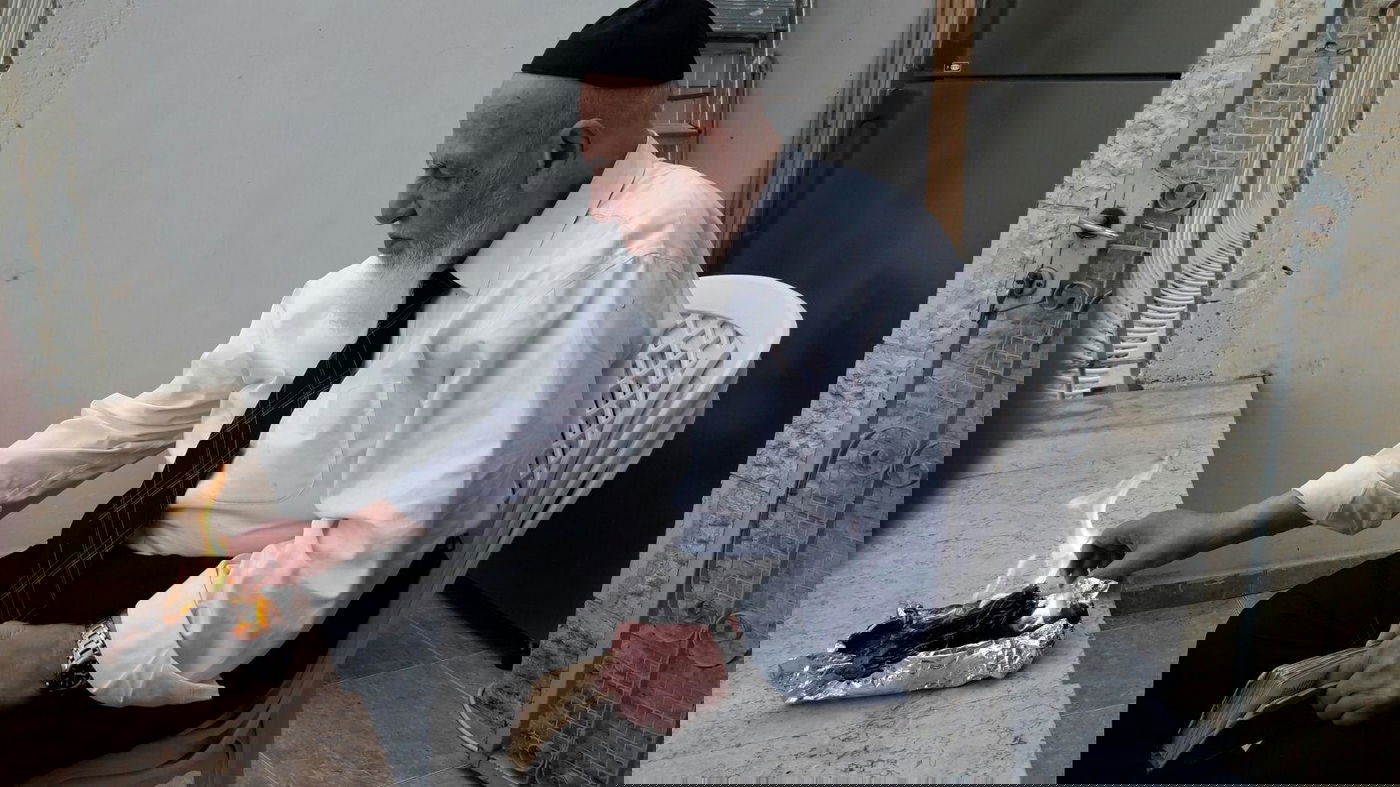 מרן בשריפת חמץ בשנה שעברה