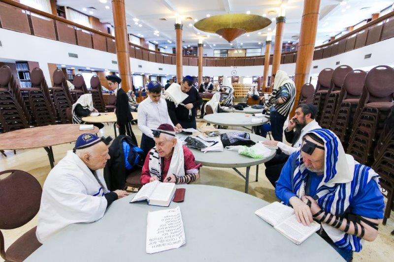 תיעוד: מכירת ושריפת חמץ במוסקבה