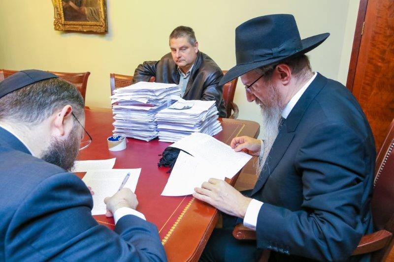 תיעוד: מכירת ושריפת חמץ במוסקבה