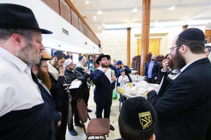 תיעוד: מכירת ושריפת חמץ במוסקבה