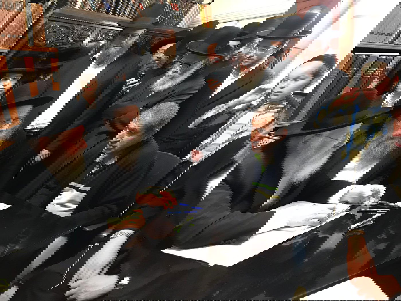 רבני העיר במכירת החמץ