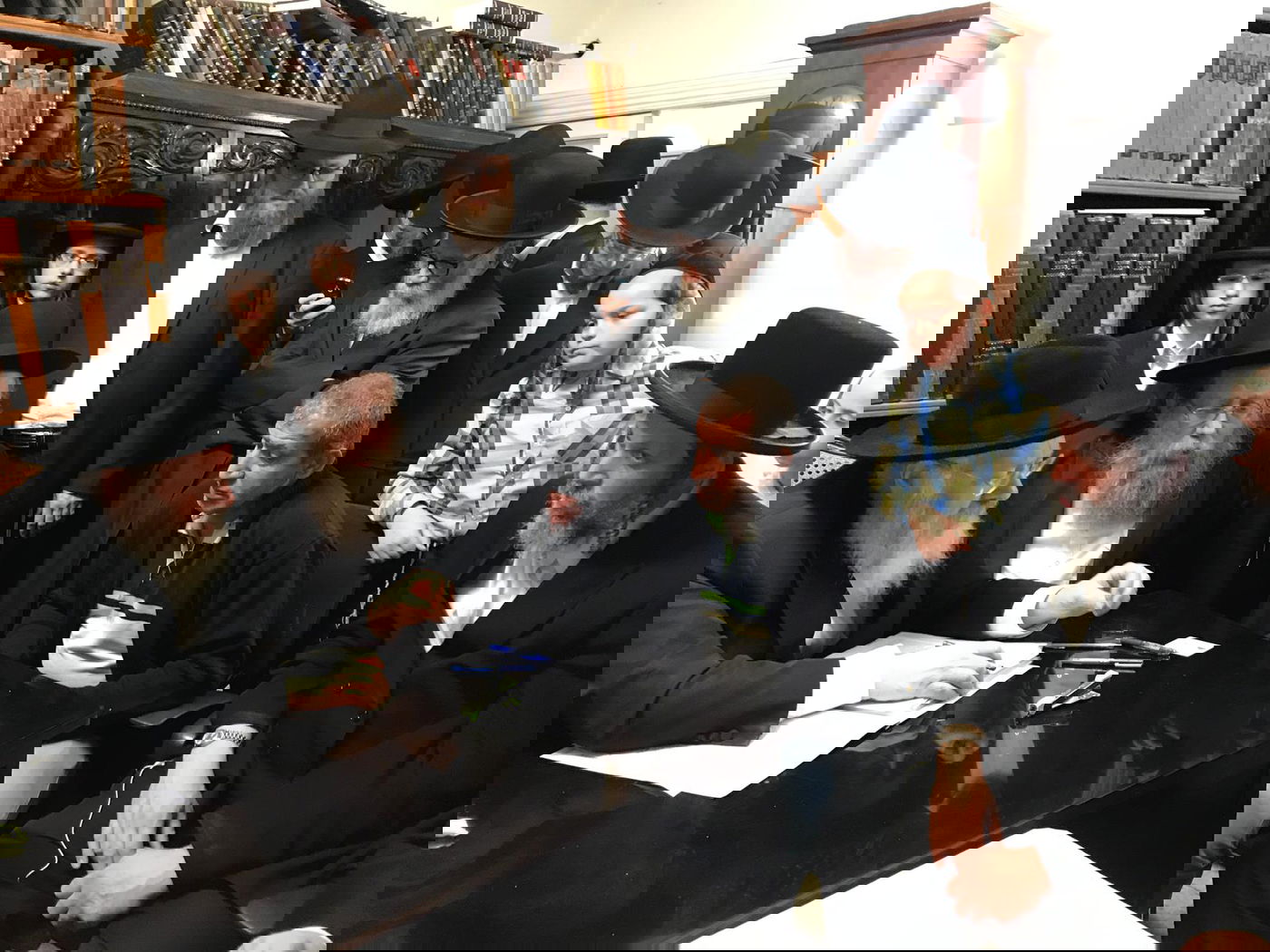 רבני העיר במכירת החמץ