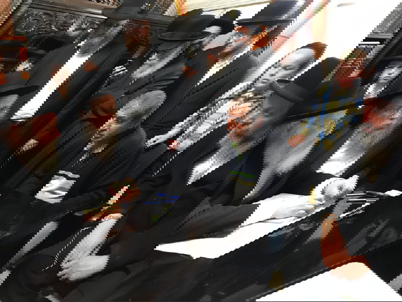 רבני העיר במכירת החמץ