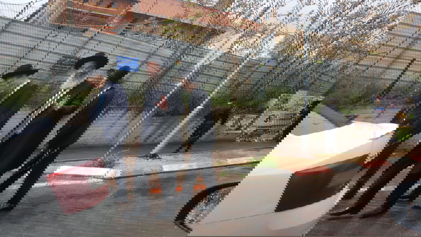 ראש העיר אברהם רובינשטיין בדרכו אל האדמו"ר מגור