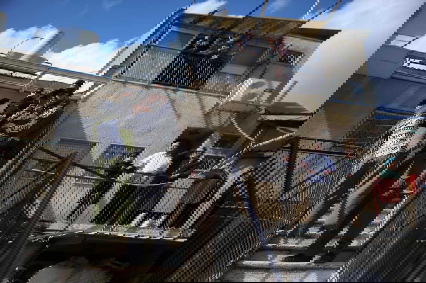 ביום שתלו את המן, תלו הקיצונים בובת חייל