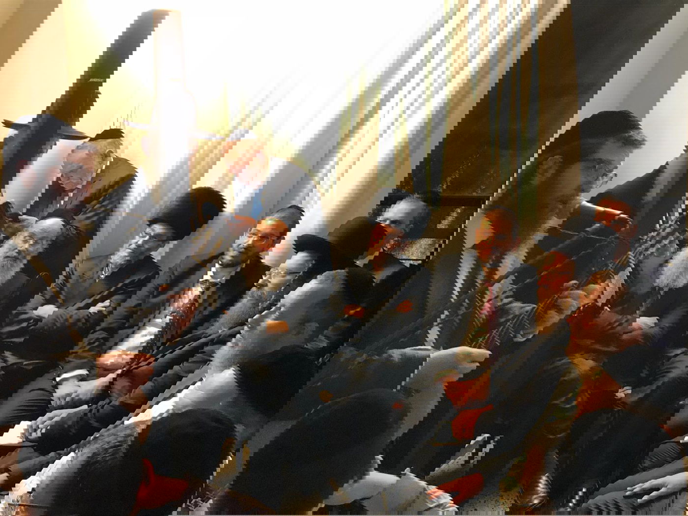 מסיבת חג הפסח אצל אברהם רובינשטיין • צפו