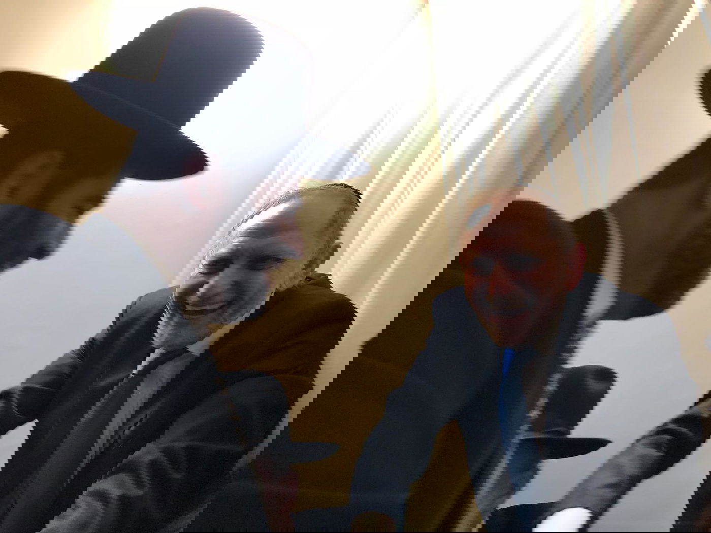 מסיבת חג הפסח אצל אברהם רובינשטיין • צפו