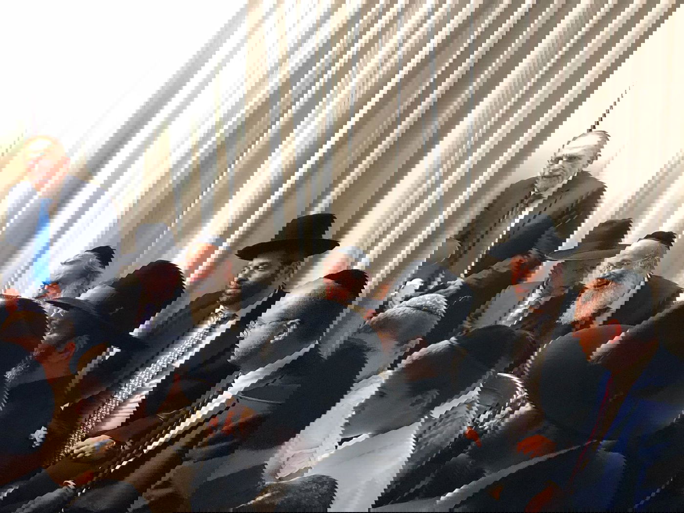 מסיבת חג הפסח אצל אברהם רובינשטיין • צפו