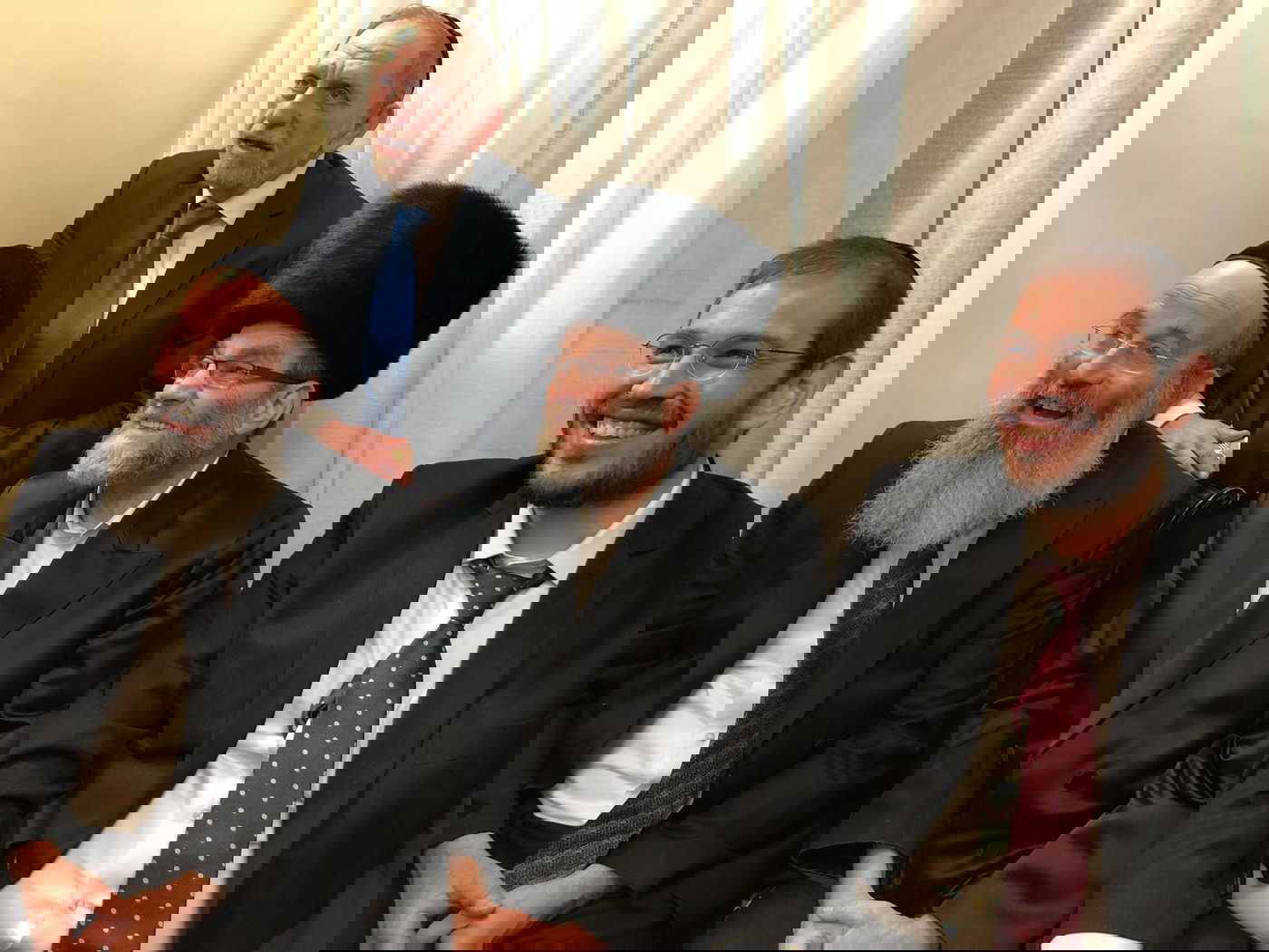 מסיבת חג הפסח אצל אברהם רובינשטיין • צפו