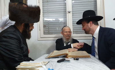 הביקור בבתי הרבנים, הערב