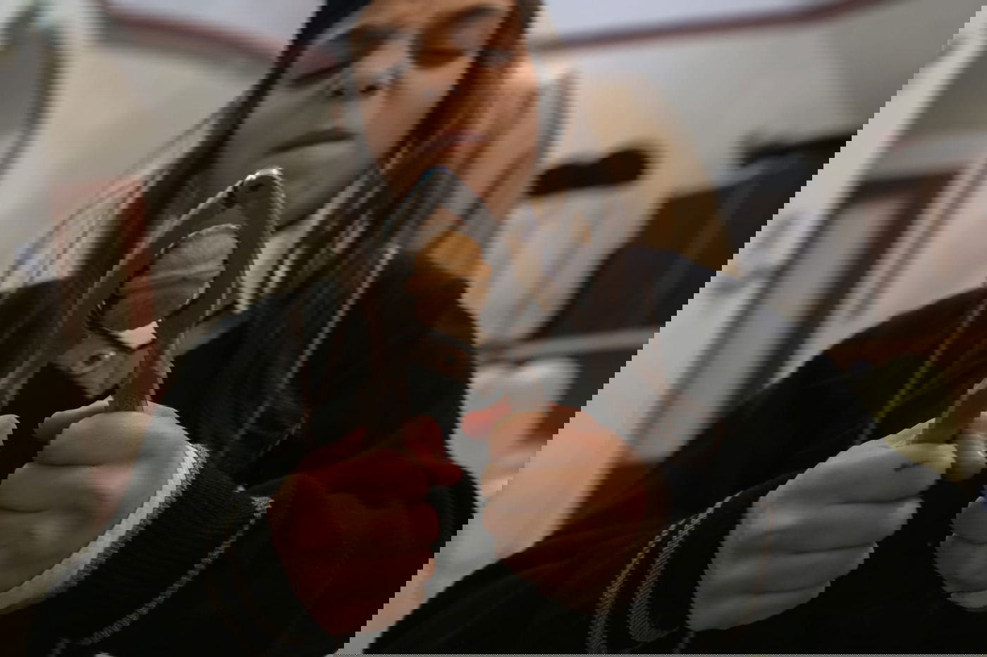 פסח: הילדים מפצחים את האגוזים והשקדים