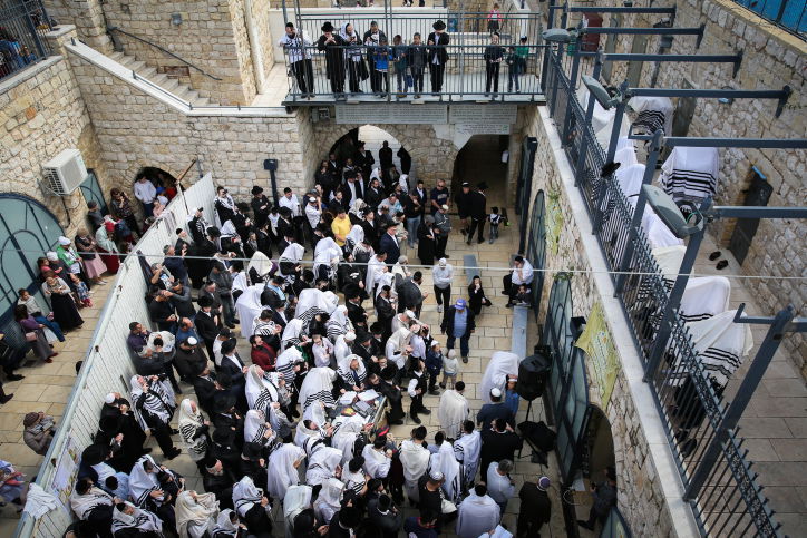 מירון: הכהנים עמדו למעלה ובירכו את העם