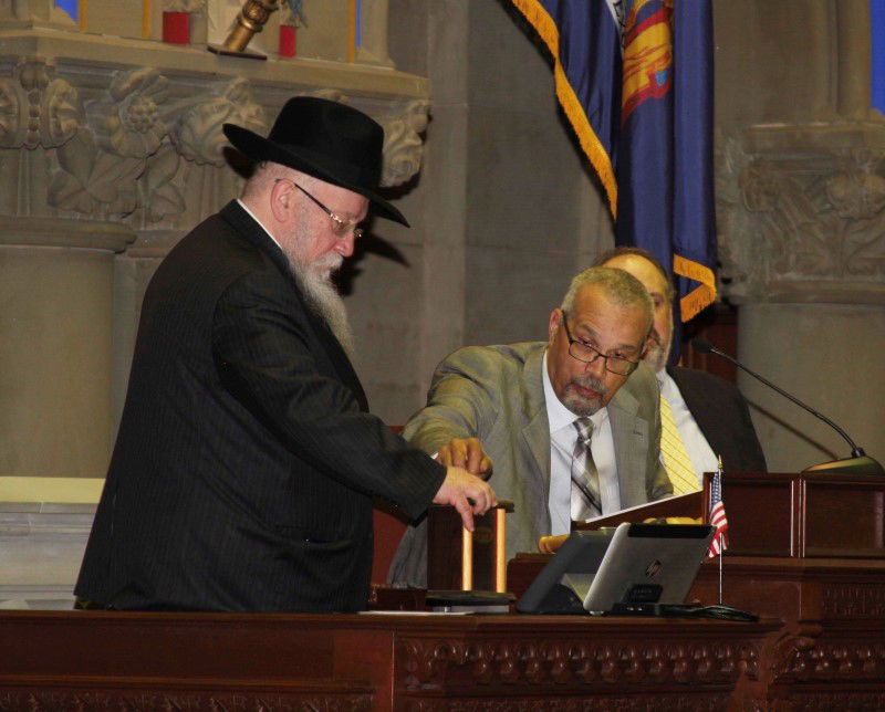 פוליטיקאים אמריקאים עמדו בתור לשים צדקה