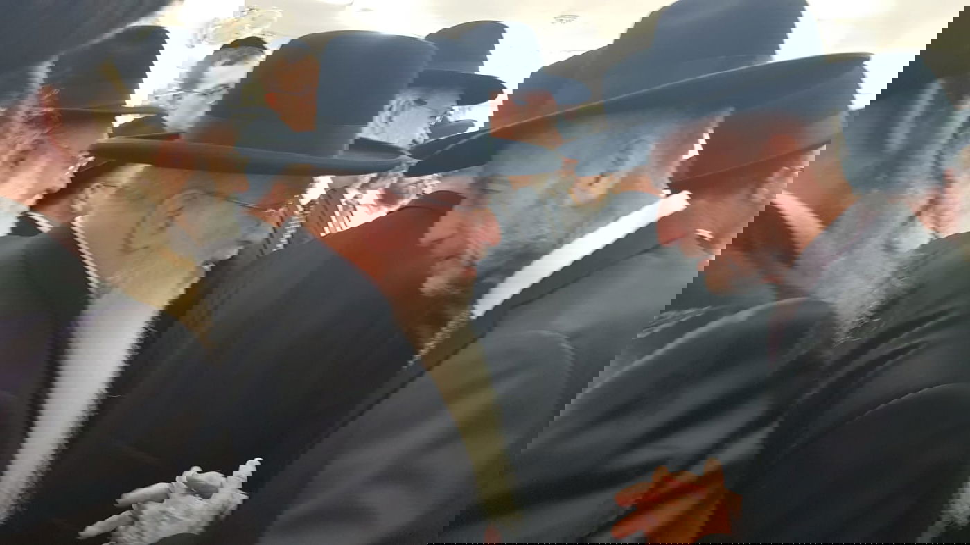 רבנים ואישי ציבור במפגן תמיכה ברבי יגאל רוזן