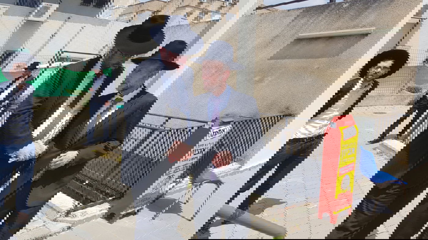 רבנים ואישי ציבור במפגן תמיכה ברבי יגאל רוזן