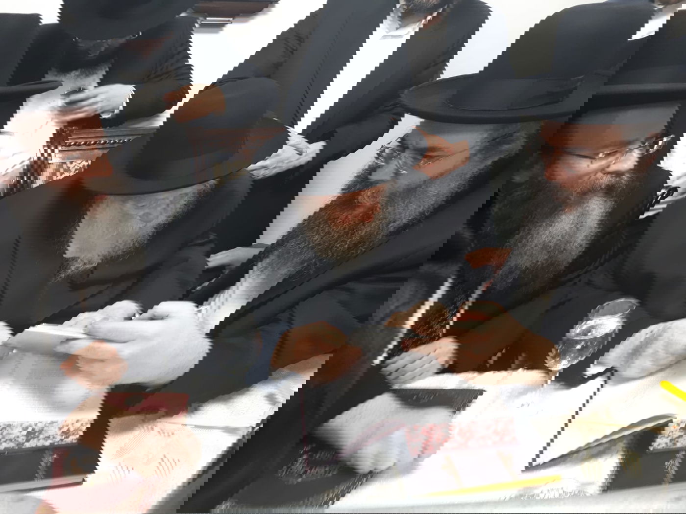 בבית תלמידו