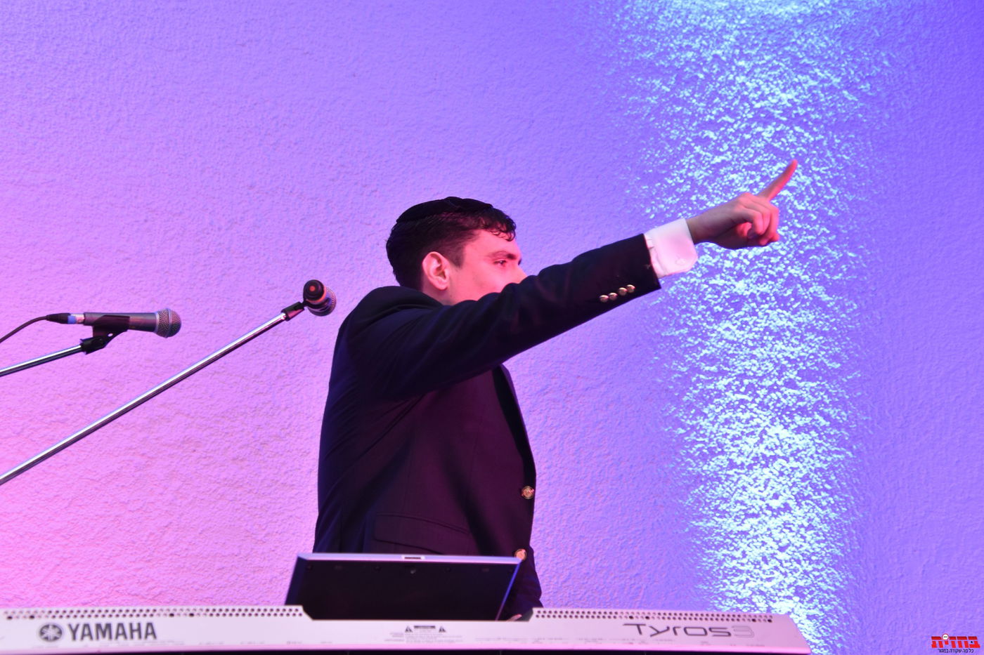 קאהן, ברסון והאחים דיקמן: ביצוע יווני חגיגי