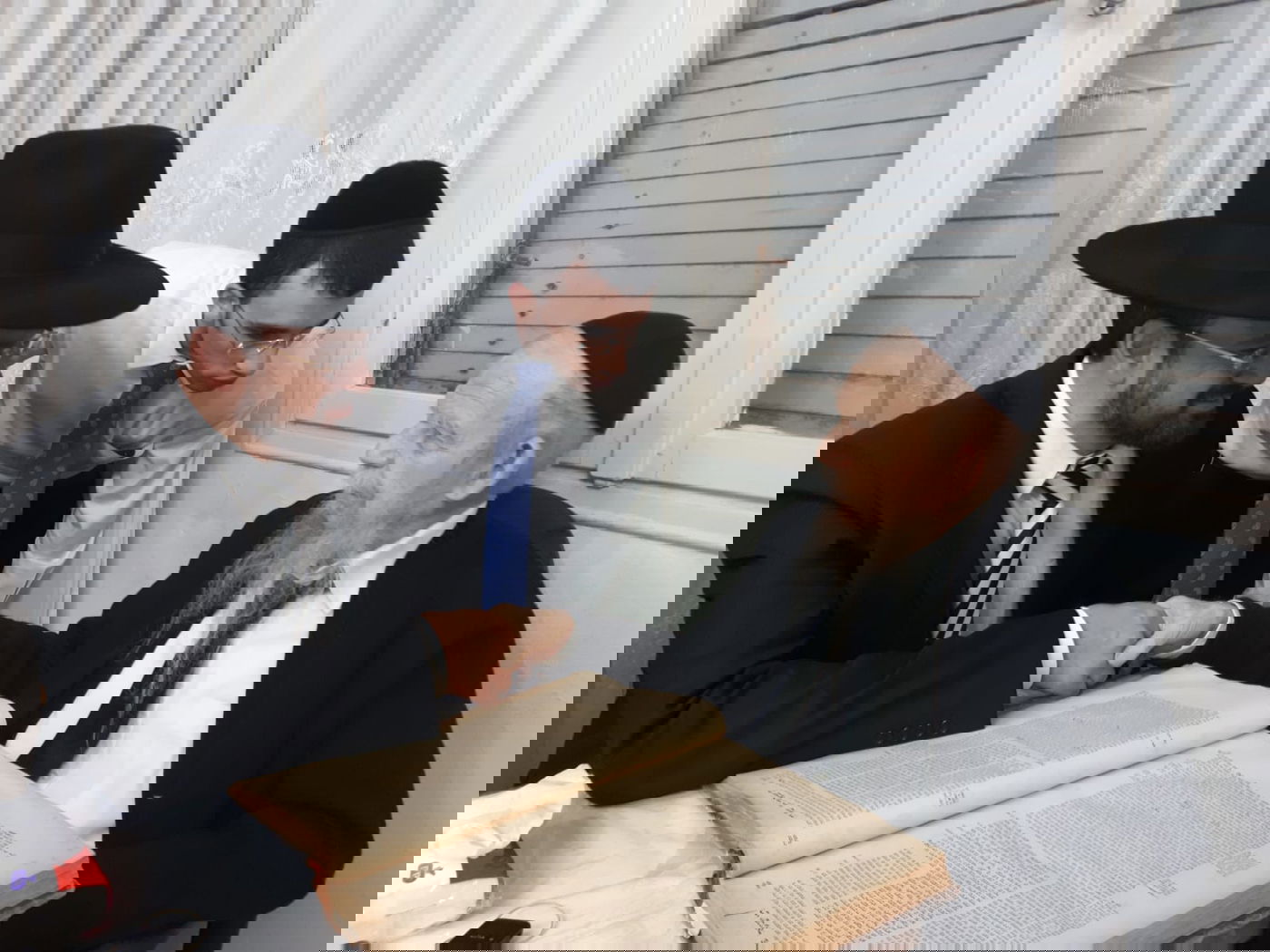 תיעוד: חול המועד במעונו של ראש הישיבה