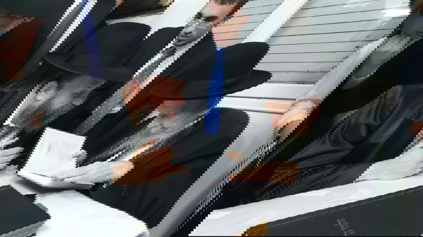 תיעוד: חול המועד במעונו של ראש הישיבה