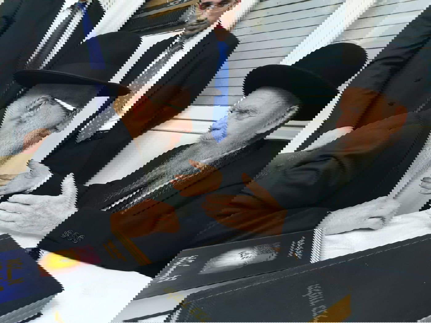 תיעוד: חול המועד במעונו של ראש הישיבה