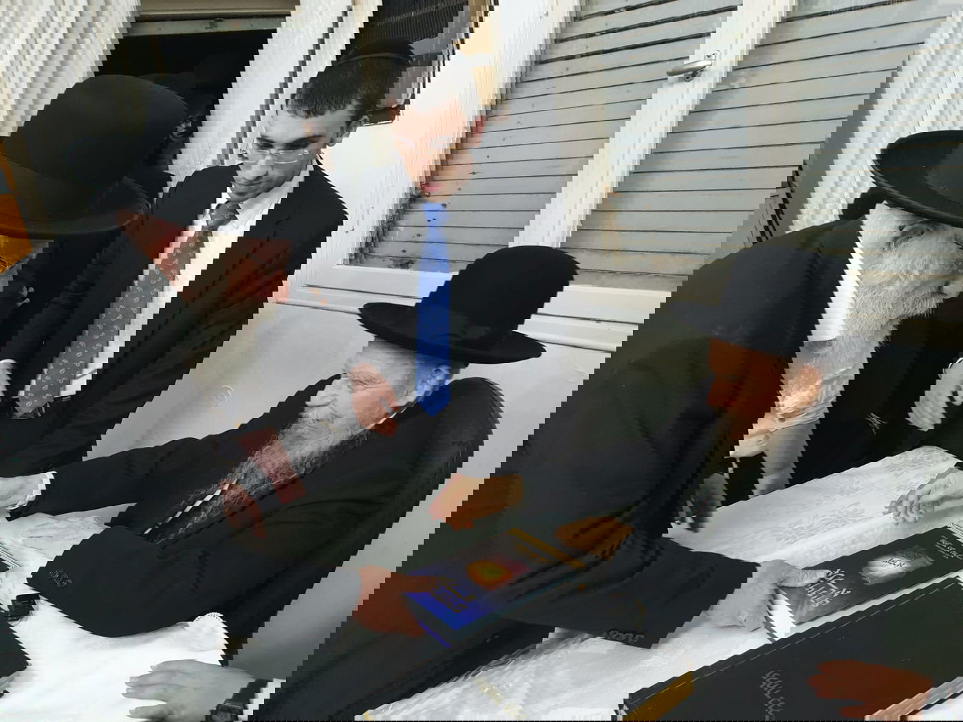 תיעוד: חול המועד במעונו של ראש הישיבה