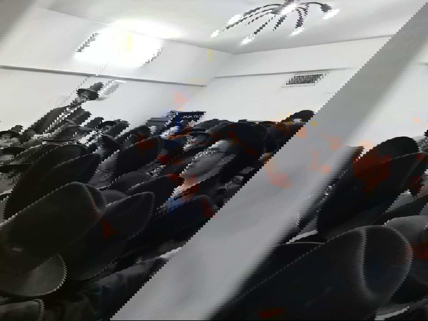 תיעוד: חול המועד במעונו של ראש הישיבה