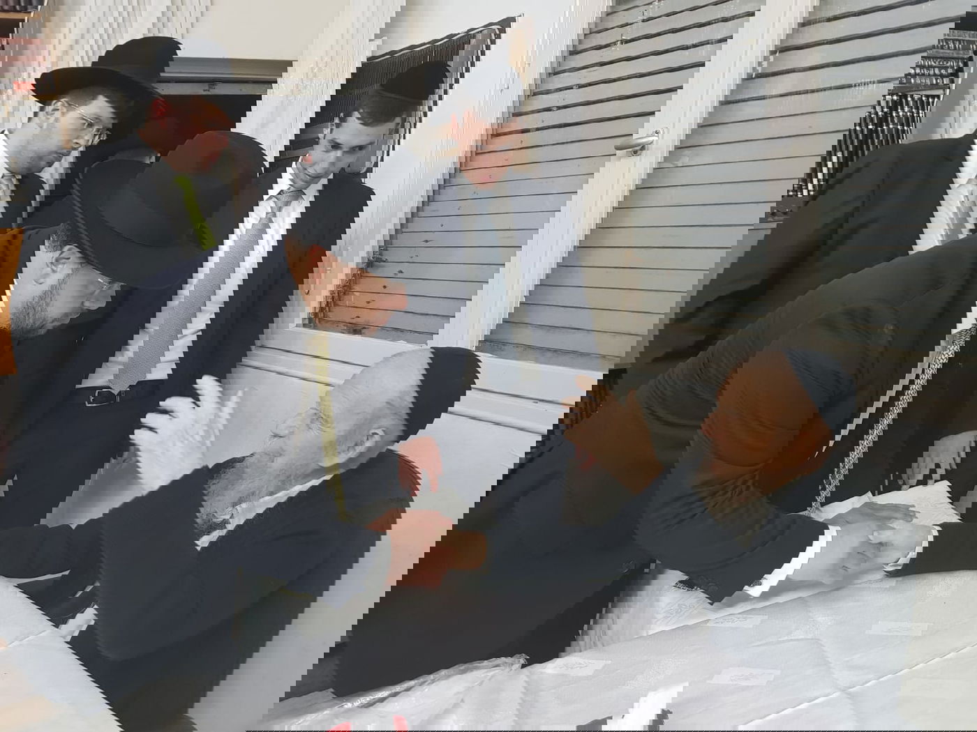 תיעוד: חול המועד במעונו של ראש הישיבה