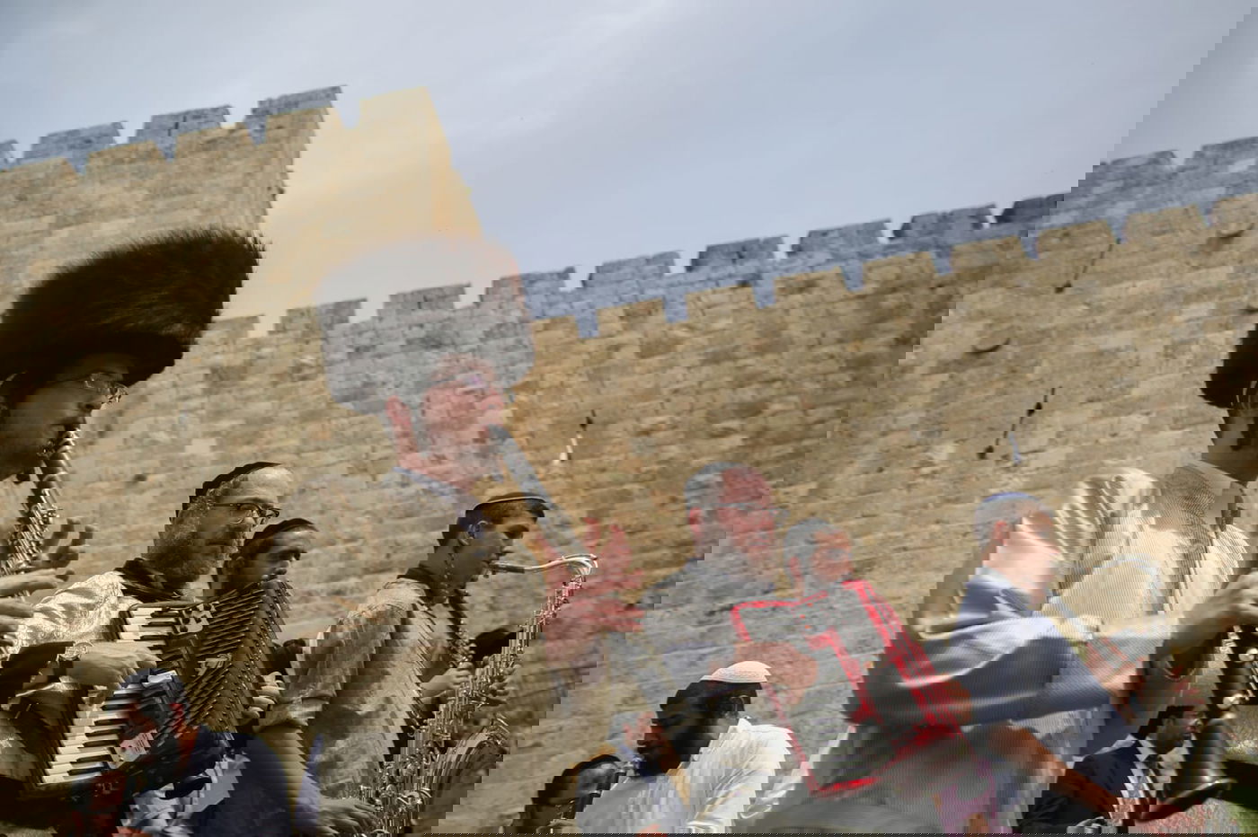 שמחת חג הפסח על חומות העיר העתיקה