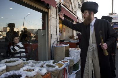 מחאה על מכירת חמץ בפסח. אילוסטרציה