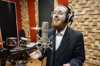 דוד חסקלסון בגרסה הווקאלית: אדיר במרום