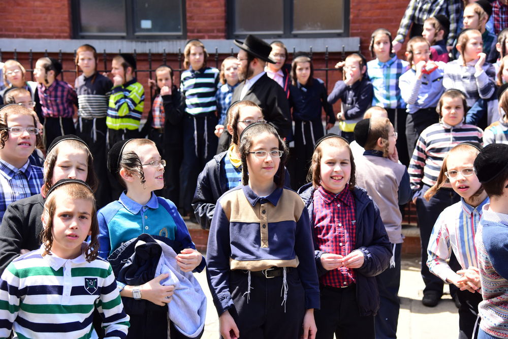 ילדים חסידיים בברוקלין. למצולמים אין קשר לכתבה