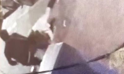 שדד נשים באלימות ונעצר לאחר מרדף. צפו