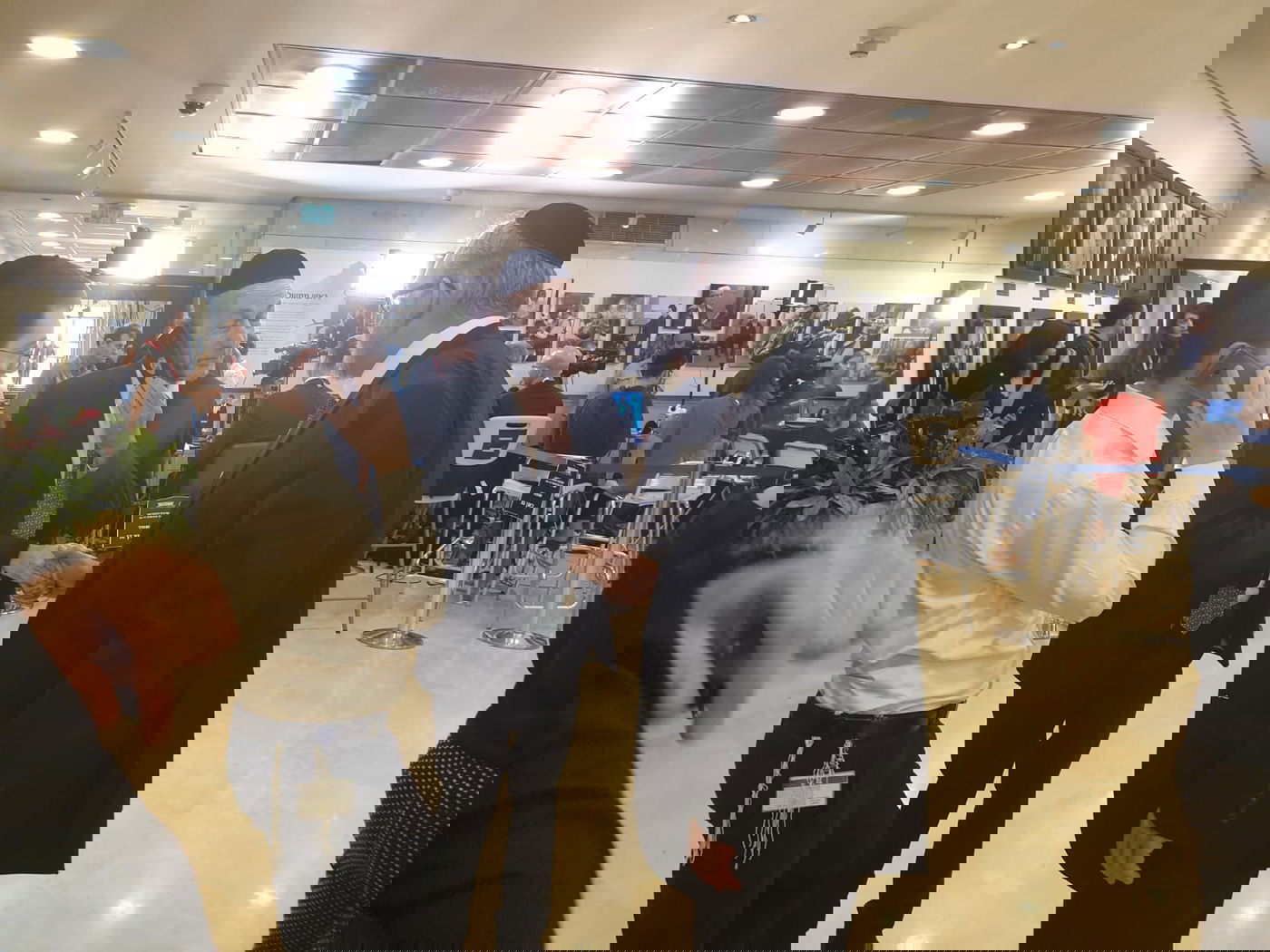 כשיעקב אשר ובני גנץ התחבקו בכנסת. צפו