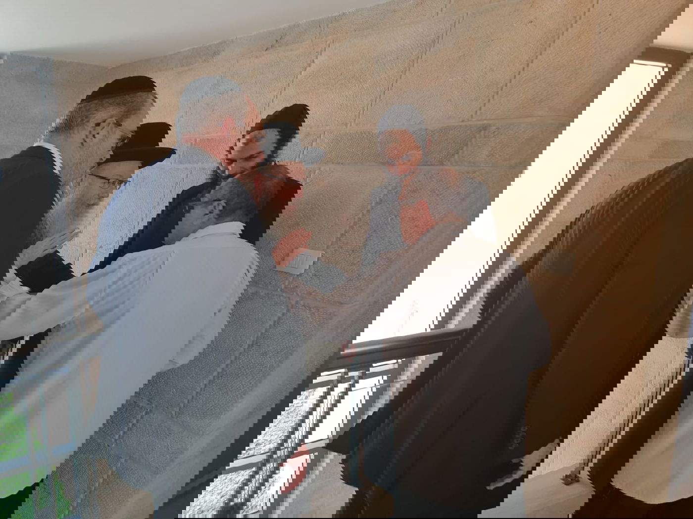 כשיעקב אשר ובני גנץ התחבקו בכנסת. צפו