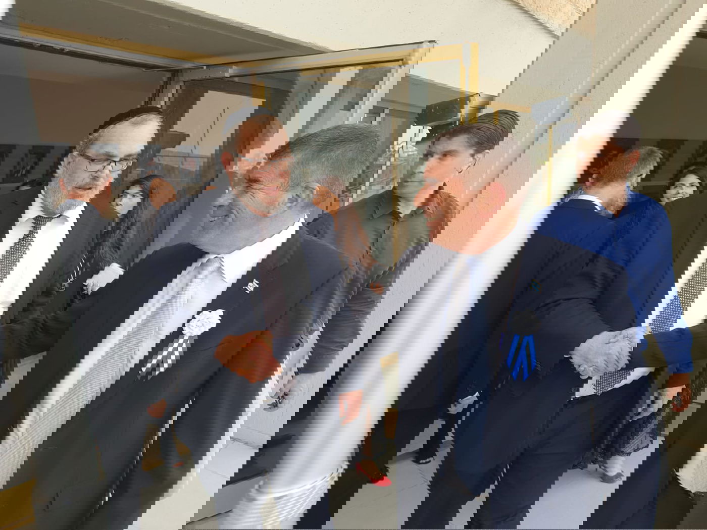 כשיעקב אשר ובני גנץ התחבקו בכנסת. צפו